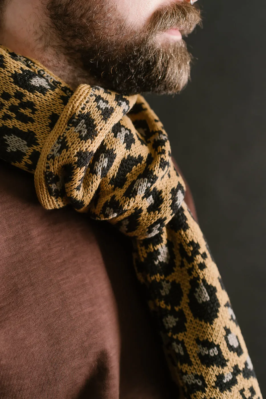 R5076 - Reversible Leopard Chunky Muffler Scarf - Beige