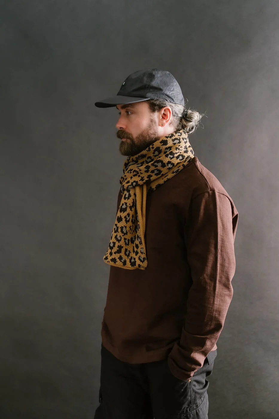 R5076 - Reversible Leopard Chunky Muffler Scarf - Beige